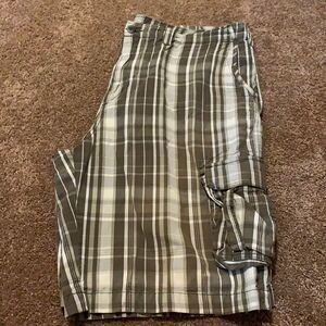 Roundtree & York plaid cargo shorts